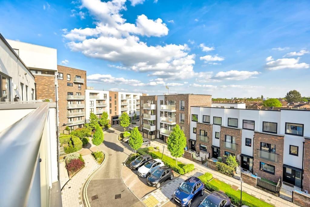 Spacious 5-Bedroom Modern Apartment By Wembley Brent Exterior photo