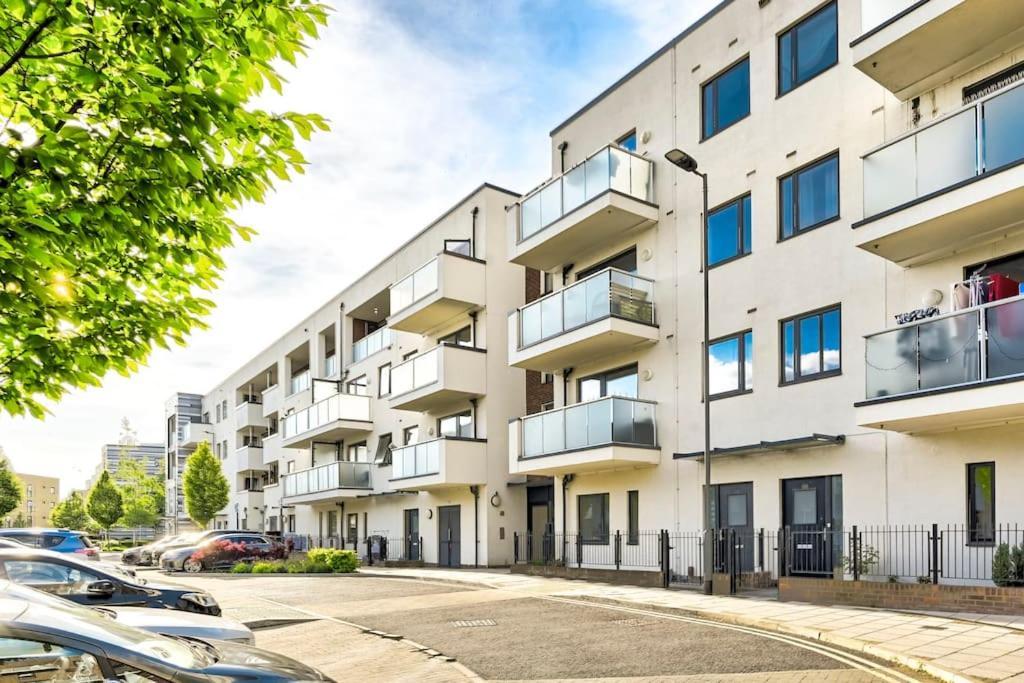 Spacious 5-Bedroom Modern Apartment By Wembley Brent Exterior photo