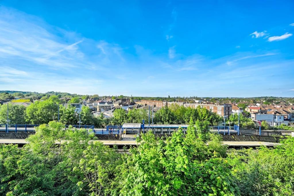 Spacious 5-Bedroom Modern Apartment By Wembley Brent Exterior photo