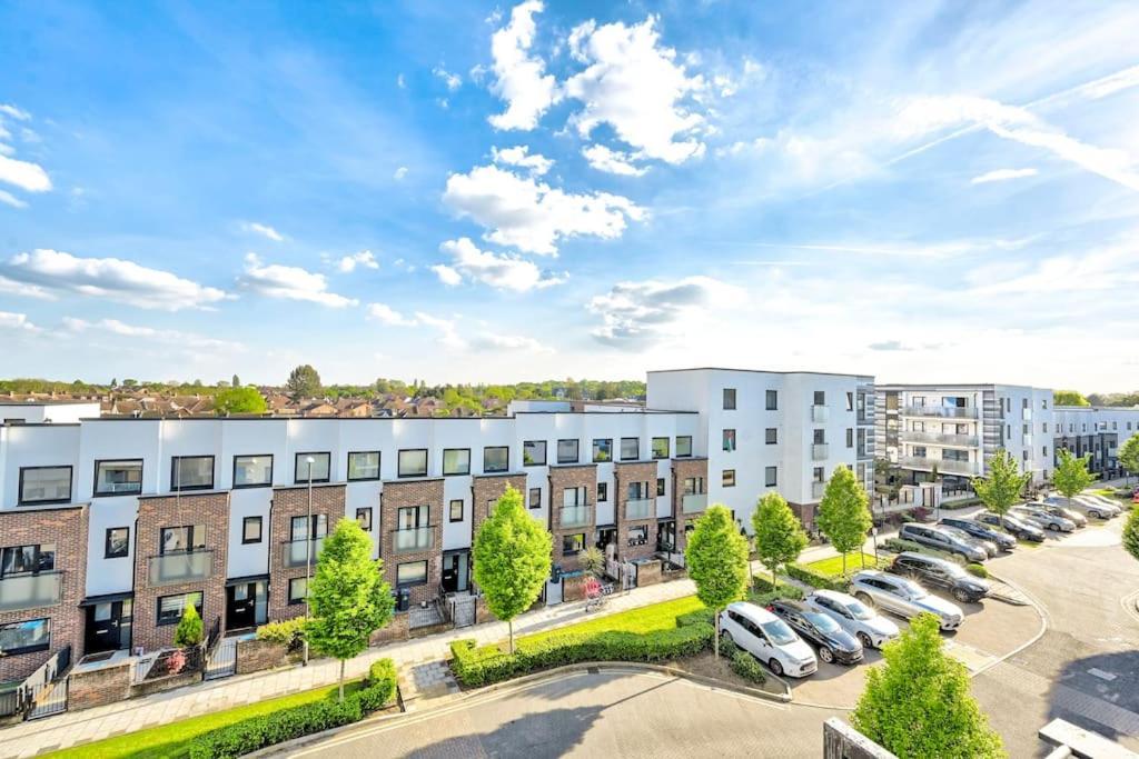 Spacious 5-Bedroom Modern Apartment By Wembley Brent Exterior photo