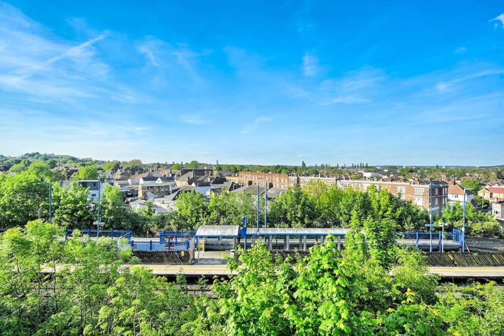 Spacious 5-Bedroom Modern Apartment By Wembley Brent Exterior photo