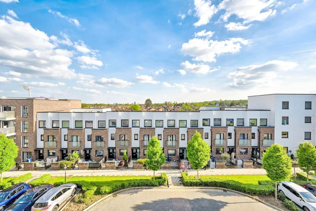 Spacious 5-Bedroom Modern Apartment By Wembley Brent Exterior photo