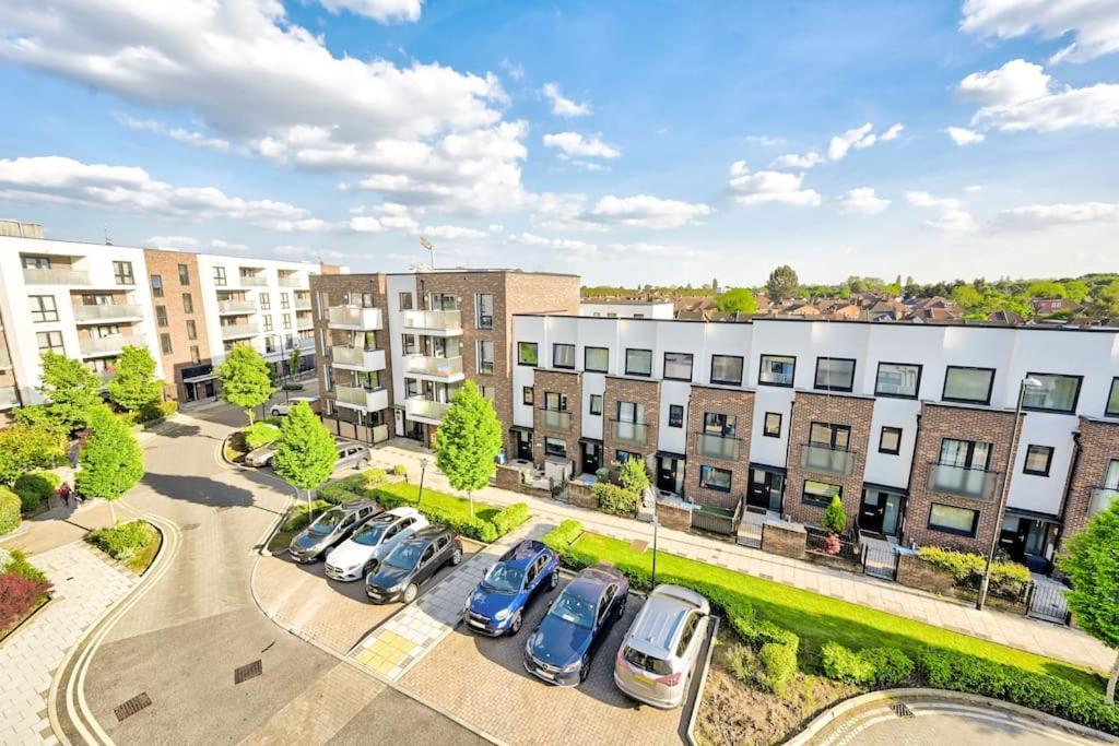 Spacious 5-Bedroom Modern Apartment By Wembley Brent Exterior photo